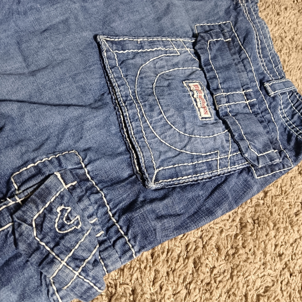 True Religion ISAAC Denim Cutoff Cargo Shorts - EUC - Size 34